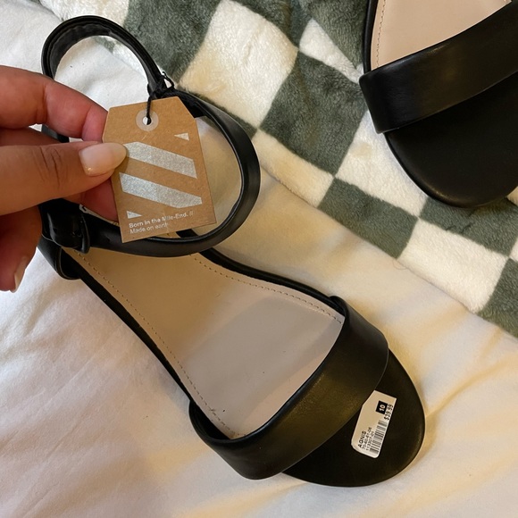 Sandal noir petit talon jamais porté taille 10 - Picture 4 of 6